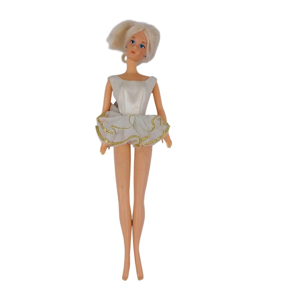 Vintage 1966 Mattel Ballerina Barbie Doll Twist n Turn bendable knees Taiwan
